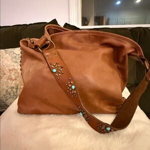 BOHO BEAUTIFUL LEATHER PURSE!